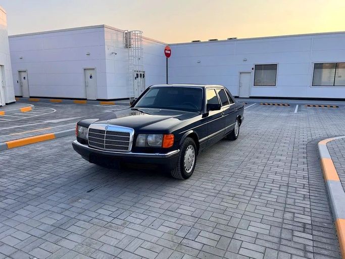 Used Mercedes-Benz S-Class 560 II (W126) Facelift, 5.5 l, 1988 in Abu Dhabi by Edition One Motors, Black color. Japanese Specs | AUTO.AE