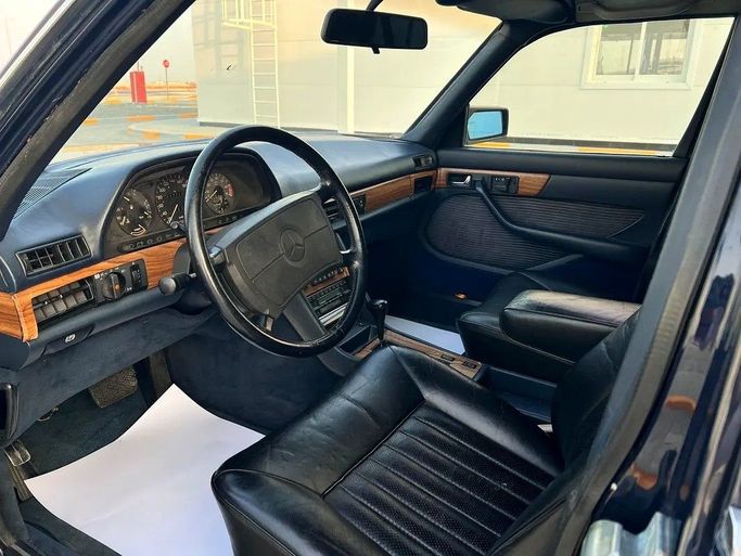 Used Mercedes-Benz S-Class 560 II (W126) Facelift, 5.5 l, 1988 in Abu Dhabi by Edition One Motors, Black color. Japanese Specs | AUTO.AE