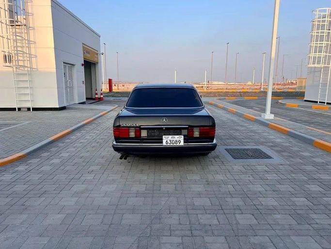 Used Mercedes-Benz S-Class 560 II (W126) Facelift, 5.5 l, 1988 in Abu Dhabi by Edition One Motors, Black color. Japanese Specs | AUTO.AE