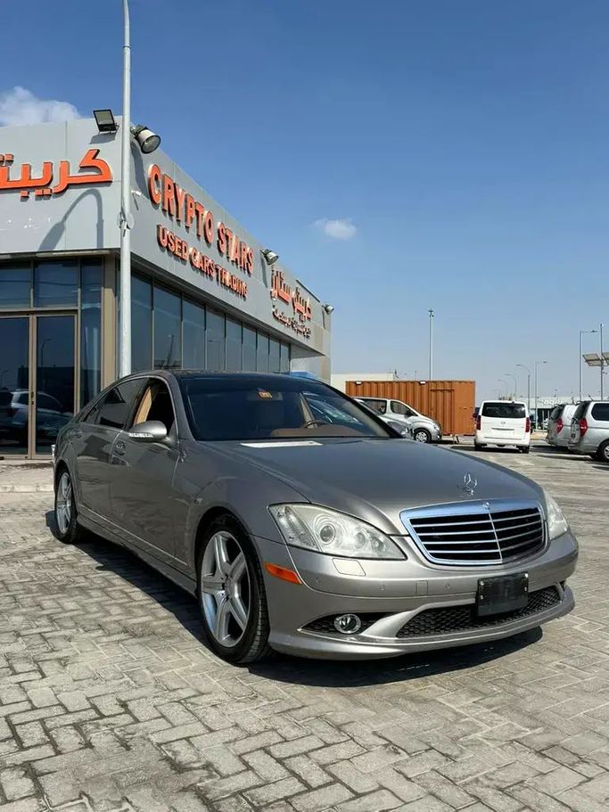 Подержанный Mercedes-Benz S-Class 500/550 Long V (W221), 5.5 л, 2008 в Абу-Даби от Crypto Stars Used Cars Trading Золотистый цвет. Американская | AUTO.AE