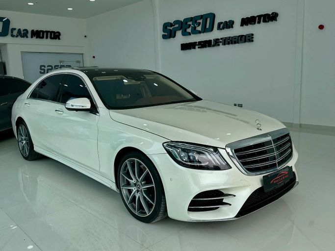 Подержанный Mercedes-Benz S-Class 560 VI (W222, C217) Рестайлинг, 4.0 л, 2020 в Абу-Даби от Speed Car Motors Белый цвет.  | AUTO.AE