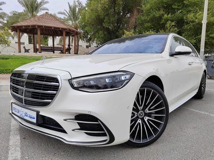 New Mercedes-Benz S-Class 500 4MATIC VII (W223), 3.0 l, 2021 in Abu Dhabi by Speed Car Motors, White color. GCC Specs | AUTO.AE