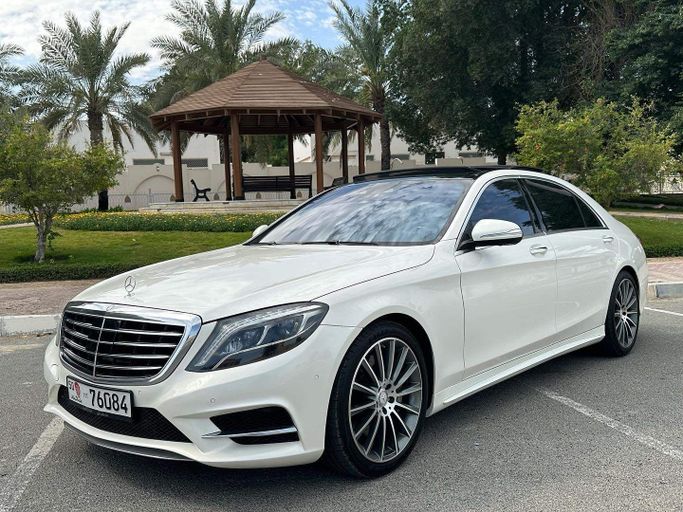 Подержанный Mercedes-Benz S-Class 500 VI (W222, C217), 4.7 л, 2014 в Абу-Даби от Speed Car Motors Белый цвет.  | AUTO.AE