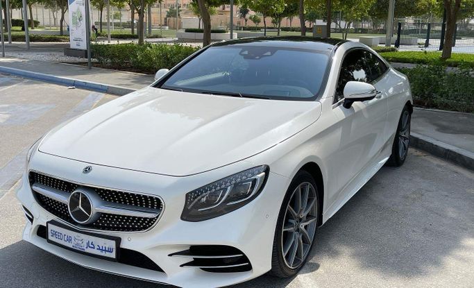 Подержанный Mercedes-Benz S-Class 560 4MATIC VI (W222, C217) Рестайлинг, 4.0 л, 2018 в Абу-Даби от Speed Car Motors Белый цвет.  | AUTO.AE