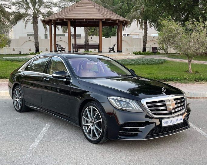 Подержанный Mercedes-Benz S-Class 560 VI (W222, C217) Рестайлинг, 4.0 л, 2018 в Абу-Даби от Speed Car Motors Черный цвет. GCC | AUTO.AE