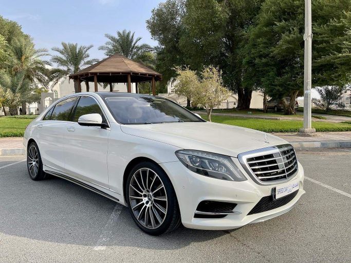 Подержанный Mercedes-Benz S-Class 550 VI (W222, C217), 4.7 л, 2015 в Абу-Даби от Speed Car Motors Белый цвет.  | AUTO.AE