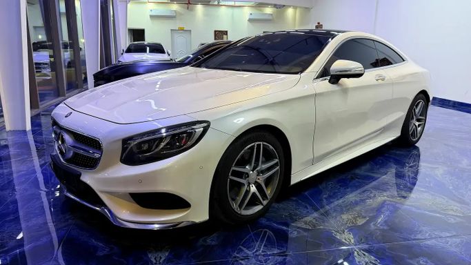 مستعملة Mercedes-Benz S-Class 500 السادس (W222، C217), 4.7 l, 2017 في في الإمارات, أبوظبي من Al Fateh Used Automobiles Showroom، اللون أبيض.  | AUTO.AE | إعلان #274309