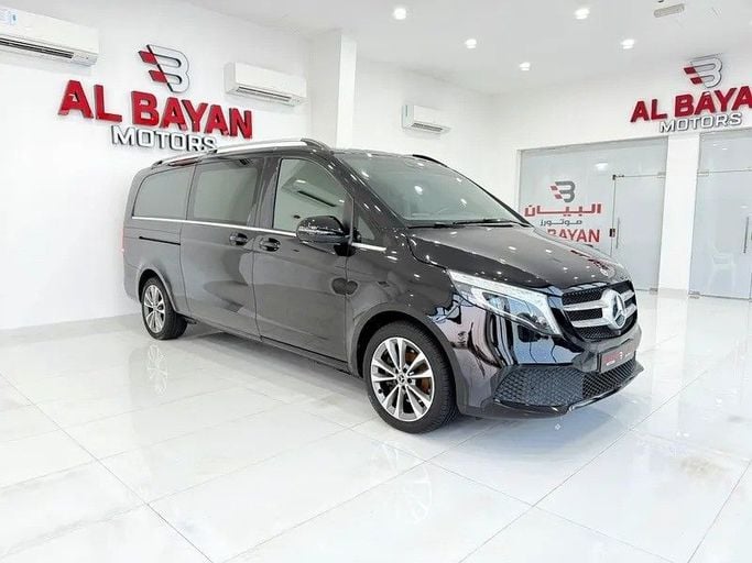 Подержанный Mercedes-Benz V-Class 250 III (W447) Рестайлинг, 2.0 л, 2022 в Абу-Даби от Al Bayan Motors Черный цвет. GCC | AUTO.AE