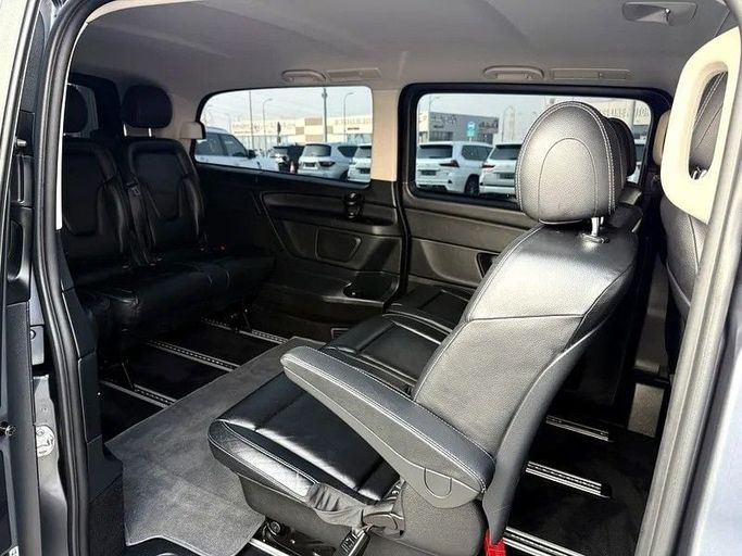 Used Mercedes-Benz V-Class 250 III (W447), 2.0 l, 2018 in Abu Dhabi by Al Bayan Motors, Grey color. GCC Specs | AUTO.AE