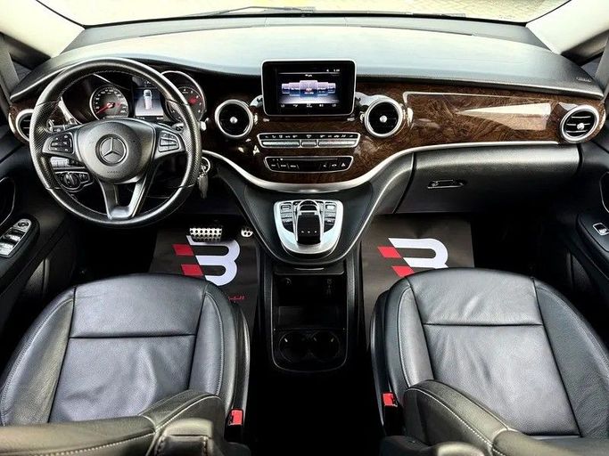 Used Mercedes-Benz V-Class 250 III (W447), 2.0 l, 2018 in Abu Dhabi by Al Bayan Motors, Grey color. GCC Specs | AUTO.AE