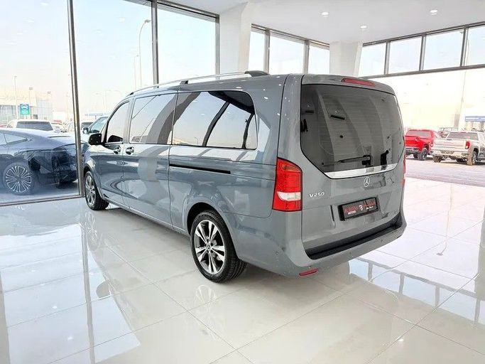 Used Mercedes-Benz V-Class 250 III (W447), 2.0 l, 2018 in Abu Dhabi by Al Bayan Motors, Grey color. GCC Specs | AUTO.AE