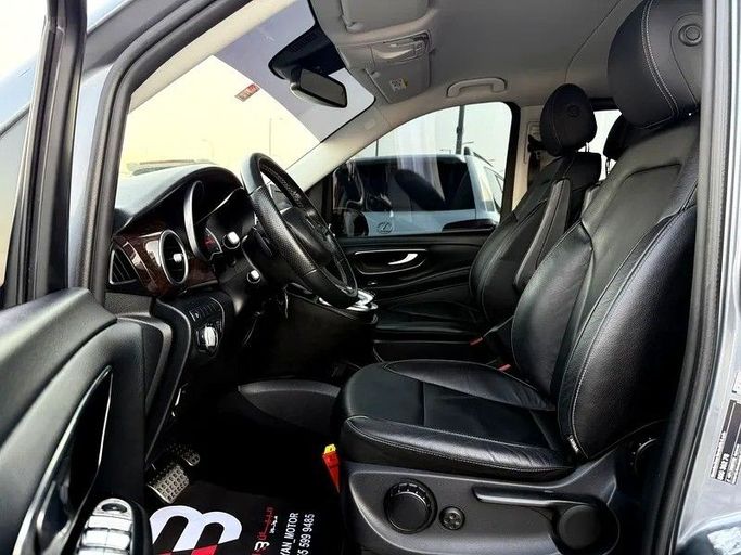 Used Mercedes-Benz V-Class 250 III (W447), 2.0 l, 2018 in Abu Dhabi by Al Bayan Motors, Grey color. GCC Specs | AUTO.AE