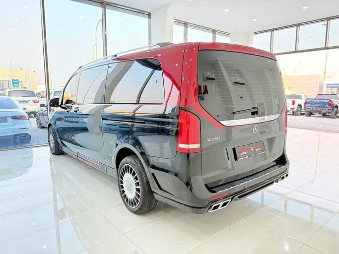 Used Mercedes-Benz V-Class 250 III (W447) Facelift, 2.0 l, 2022 in Abu Dhabi by Al Bayan Motors, Black color. GCC Specs | AUTO.AE
