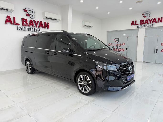 مستعملة ⁦Mercedes-Benz V-Class 300 III (W447 W447) فيس ليفت 2، 2.0 l، 2025⁩ في في الإمارات, أبوظبي من Al Bayan Motors، اللون أسود. مواصفات الخليج | AUTO.AE | إعلان #288710