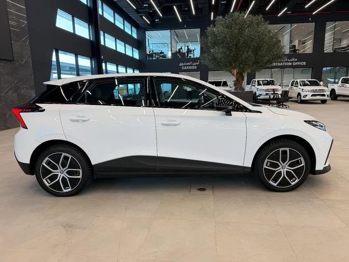 New MG 4 EV, 2025 in Abu Dhabi by Baniyas Cars Abu Dhabi, White color. GCC Specs | AUTO.AE