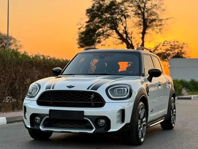Used MINI Countryman Cooper S II Facelift, 2.0 l, 2024 in Abu Dhabi by Deals On Wheels Motors Cars Showroom, White color. GCC Specs | AUTO.AE
