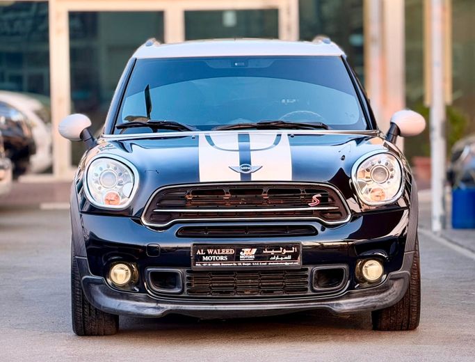 مستعملة ⁦MINI Countryman Cooper S I، 1.6 l، 2016⁩ في في الإمارات, أبوظبي من Al Waleed Used Cars، اللون أسود. مواصفات الخليج | AUTO.AE | إعلان #286571