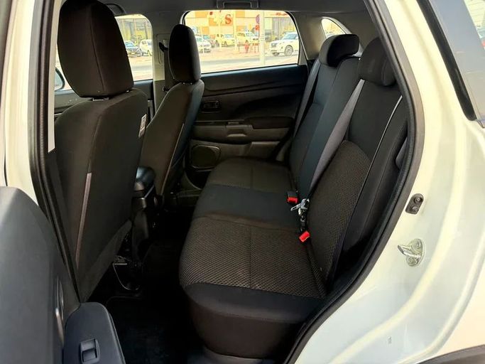 Used Mitsubishi ASX I Facelift 3, 1.6 l, 2022 in Abu Dhabi by Al Laith Cars Showroom, White color. GCC Specs | AUTO.AE