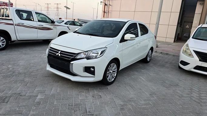 Подержанный Mitsubishi Attrage I Рестайлинг, 1.2 л, 2022 в Абу-Даби от Bin Faraj Automobile Showroom Белый цвет. GCC | AUTO.AE