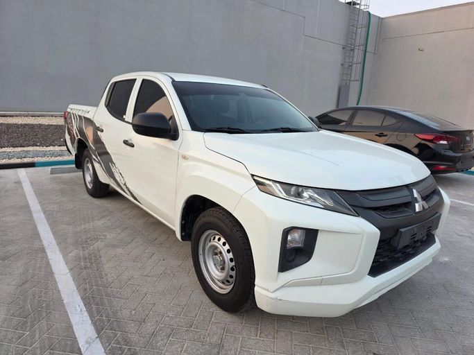 Подержанный Mitsubishi L200 V Рестайлинг, 2.4 л, 2020 в Абу-Даби от Diamond Waves Motors Белый цвет. Other | AUTO.AE