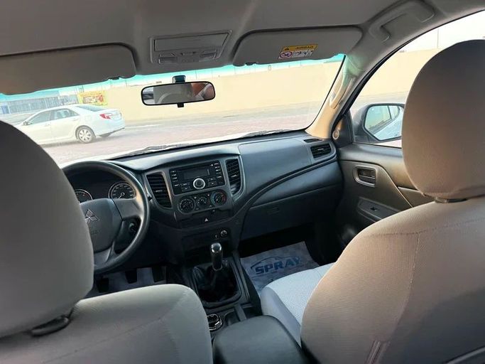 Used Mitsubishi L200 V Facelift, 2.4 l, 2020 in Abu Dhabi by Al Asad Automobile Showroom, White color. GCC Specs | AUTO.AE