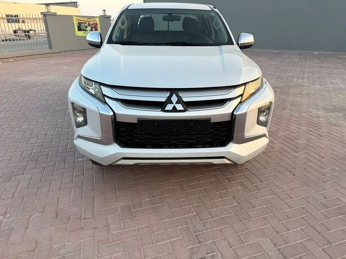 Used Mitsubishi L200 V Facelift, 2.4 l, 2020 in Abu Dhabi by Al Asad Automobile Showroom, White color. GCC Specs | AUTO.AE
