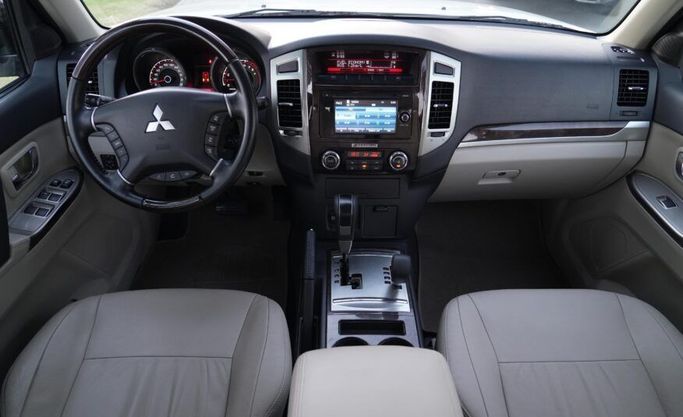 مستعملة Mitsubishi Pajero عملية شد الوجه IV 2, 3.8 l, 2020 في في أبو ظبي من Advantage Motors، اللون أبيض. مواصفات الخليج | AUTO.AE