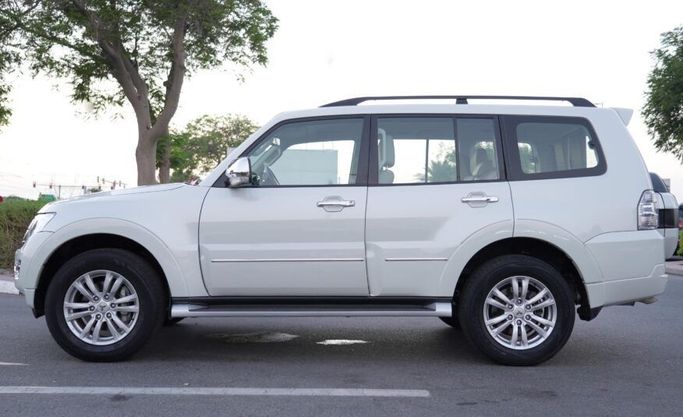 مستعملة Mitsubishi Pajero عملية شد الوجه IV 2, 3.8 l, 2020 في في أبو ظبي من Advantage Motors، اللون أبيض. مواصفات الخليج | AUTO.AE