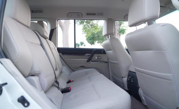 مستعملة Mitsubishi Pajero عملية شد الوجه IV 2, 3.8 l, 2020 في في أبو ظبي من Advantage Motors، اللون أبيض. مواصفات الخليج | AUTO.AE