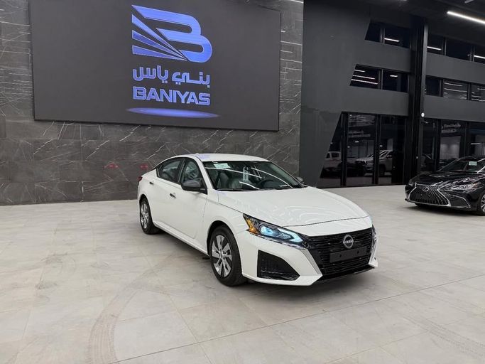 Новый Nissan Altima VI (L34) Рестайлинг, 2.5 л, 2025 в Абу-Даби от Baniyas Cars Abu Dhabi Белый цвет. GCC | AUTO.AE
