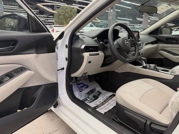Новый Nissan Altima VI (L34) Рестайлинг, 2.5 л, 2025 в Абу-Даби от Baniyas Cars Abu Dhabi Белый цвет. GCC | AUTO.AE