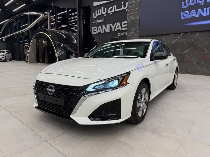 Новый Nissan Altima VI (L34) Рестайлинг, 2.5 л, 2025 в Абу-Даби от Baniyas Cars Abu Dhabi Белый цвет. GCC | AUTO.AE