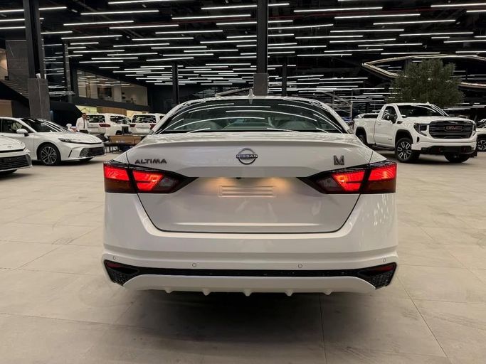 Новый Nissan Altima VI (L34) Рестайлинг, 2.5 л, 2025 в Абу-Даби от Baniyas Cars Abu Dhabi Белый цвет. GCC | AUTO.AE