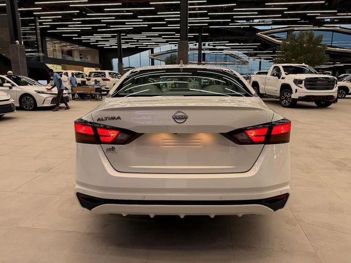 Новый Nissan Altima VI (L34) Рестайлинг, 2.5 л, 2025 в Абу-Даби от Baniyas Cars Abu Dhabi Белый цвет. GCC | AUTO.AE