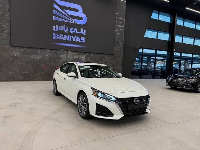 Новый Nissan Altima VI (L34) Рестайлинг, 2.5 л, 2025 в Абу-Даби от Baniyas Cars Abu Dhabi Белый цвет. GCC | AUTO.AE