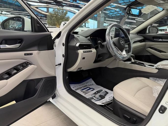Новый Nissan Altima VI (L34) Рестайлинг, 2.5 л, 2025 в Абу-Даби от Baniyas Cars Abu Dhabi Белый цвет. GCC | AUTO.AE