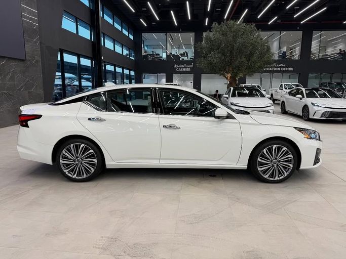 Новый Nissan Altima VI (L34) Рестайлинг, 2.5 л, 2025 в Абу-Даби от Baniyas Cars Abu Dhabi Белый цвет. GCC | AUTO.AE