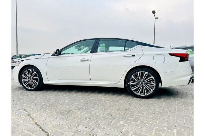 Новый Nissan Altima VI (L34) Рестайлинг, 2.0 л, 2025 в Абу-Даби от Al Lulu Cars Белый цвет. GCC | AUTO.AE