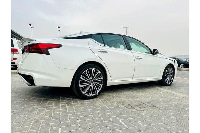 Новый Nissan Altima VI (L34) Рестайлинг, 2.0 л, 2025 в Абу-Даби от Al Lulu Cars Белый цвет. GCC | AUTO.AE