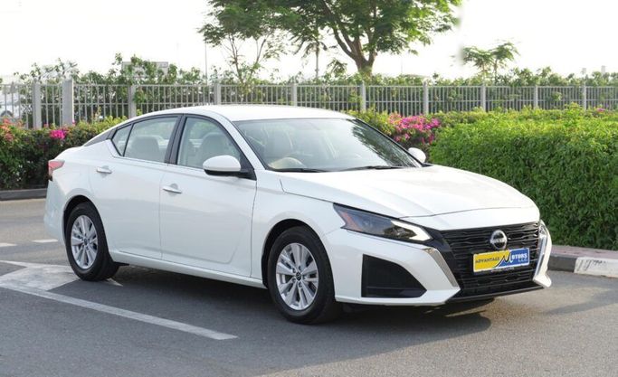 Used Nissan Altima VI (L34) Facelift, 2.5 l, 2023 in Abu Dhabi by Advantage Motors, White color. GCC Specs | AUTO.AE