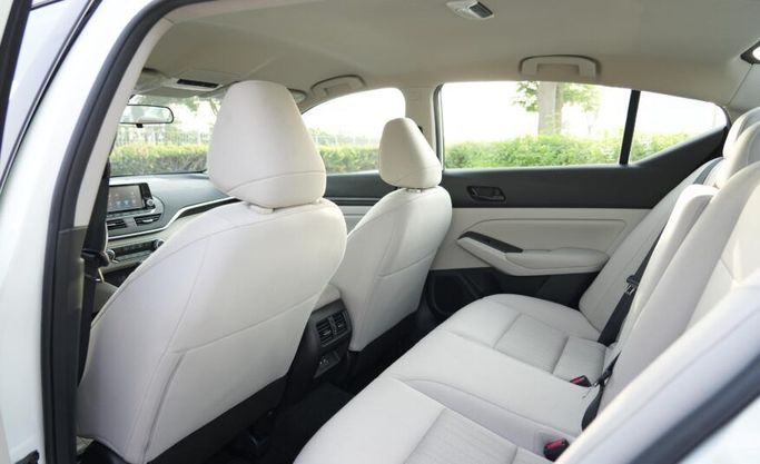 Used Nissan Altima VI (L34) Facelift, 2.5 l, 2023 in Abu Dhabi by Advantage Motors, White color. GCC Specs | AUTO.AE