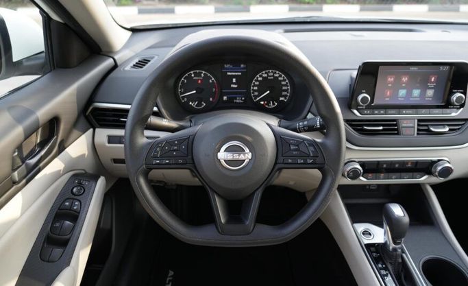 Used Nissan Altima VI (L34) Facelift, 2.5 l, 2023 in Abu Dhabi by Advantage Motors, White color. GCC Specs | AUTO.AE