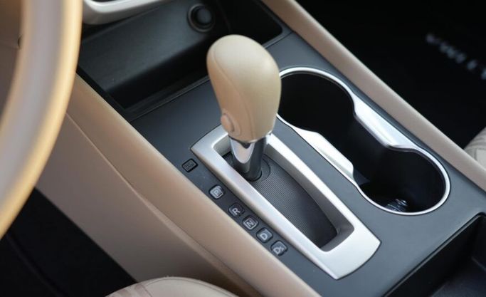 مستعملة Nissan Altima عملية شد الوجه V (L33), 2.5 l, 2018 في في أبو ظبي من Advantage Motors، اللون أبيض. مواصفات الخليج | AUTO.AE