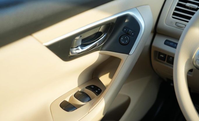 مستعملة Nissan Altima عملية شد الوجه V (L33), 2.5 l, 2018 في في أبو ظبي من Advantage Motors، اللون أبيض. مواصفات الخليج | AUTO.AE