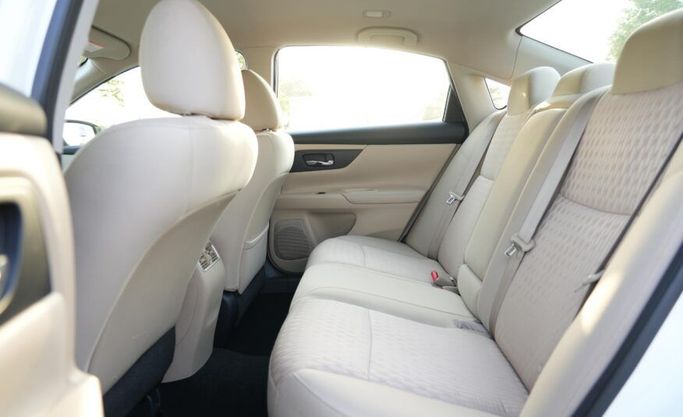 مستعملة Nissan Altima عملية شد الوجه V (L33), 2.5 l, 2018 في في أبو ظبي من Advantage Motors، اللون أبيض. مواصفات الخليج | AUTO.AE