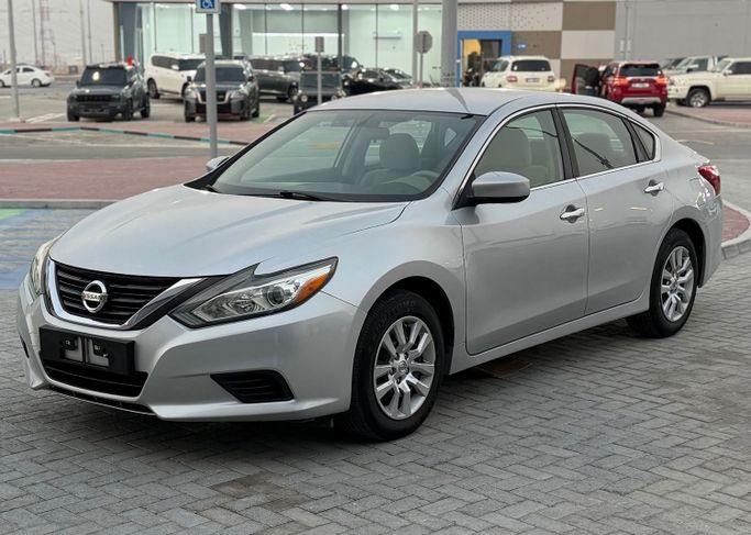 New Nissan Altima V (L33) Facelift, 2.5 l, 2017 in Abu Dhabi by Al Laith Cars Showroom, Silver color. GCC Specs | AUTO.AE