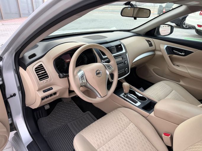 New Nissan Altima V (L33) Facelift, 2.5 l, 2017 in Abu Dhabi by Al Laith Cars Showroom, Silver color. GCC Specs | AUTO.AE