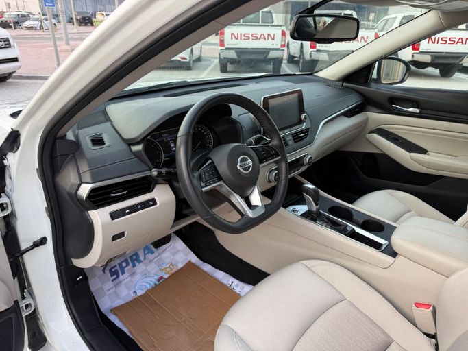 Used Nissan Altima VI (L34), 2.5 l, 2021 in Abu Dhabi by Al Laith Cars Showroom, Grey color. GCC Specs | AUTO.AE