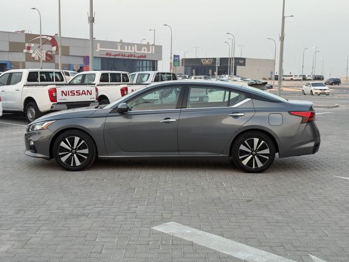 Used Nissan Altima VI (L34), 2.5 l, 2021 in Abu Dhabi by Al Laith Cars Showroom, Grey color. GCC Specs | AUTO.AE