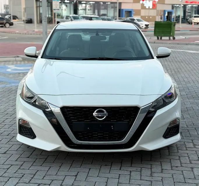 Подержанный Nissan Altima VI (L34), 2.5 л, 2019 в Абу-Даби от Al Laith Cars Showroom Белый цвет. GCC | AUTO.AE